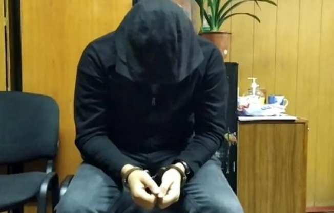 Сургутянин в парике и маске, угрожая пистолетом, требовал от бывшего начальника 15 миллионов рублей
