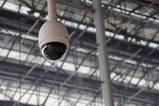 В сургутском ЕДДС появилась видеостена, к которой подключено 170 камер с улиц города