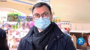 «В Ханты-Мансийске дороже». Замгубернатора Югры проверил аптеки Сургута на наличие масок и противовирусных лекарств
