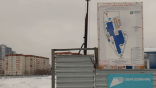 Партийный десант оценил строительство школы в 5 А микрорайоне Сургута