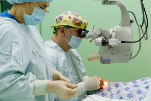 В офтальмологическом отделении ОКБ Югры решили проблему очередей на операцию