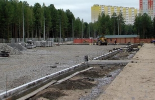 Сургутяне попросили учесть их пожелания при строительстве дороги к школе в 38 микрорайоне