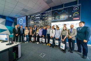 Будущим IT-специалистам Югры показали инновационный центр «Газпромнефть-Хантос»