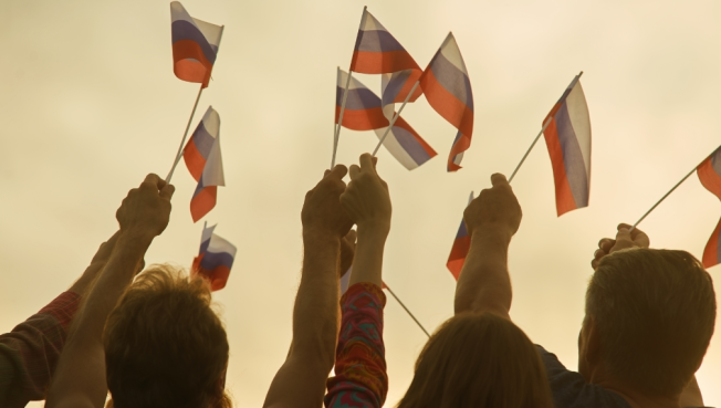 В Сургуте школьники начнут поднимать флаг и исполнять гимн в начале каждой учебной недели