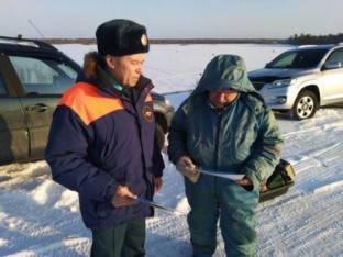 Ледовые переправы Югры ежедневно патрулируют сотрудники МЧС