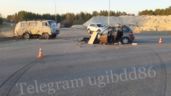 Два человека пострадали в аварии под Сургутом