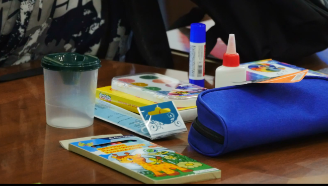 В рамках акции «Собери ребенка к школе» в Сургуте портфели вручили детям участников СВО