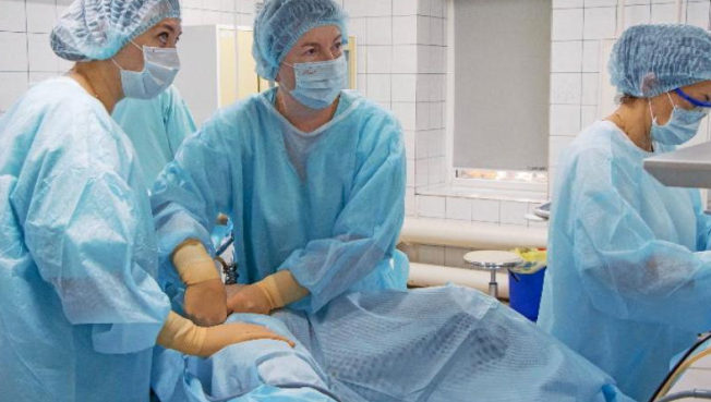 Врачи в Нижневартовске спасли пациентку с 30-сантиметровой опухолью матки