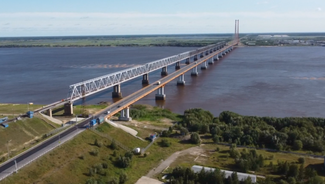 На мосту через Обь в районе Сургута введено реверсивное движение