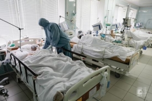 Ситуация сложная. В больницах Тюменской области заняты 92% ковидных коек