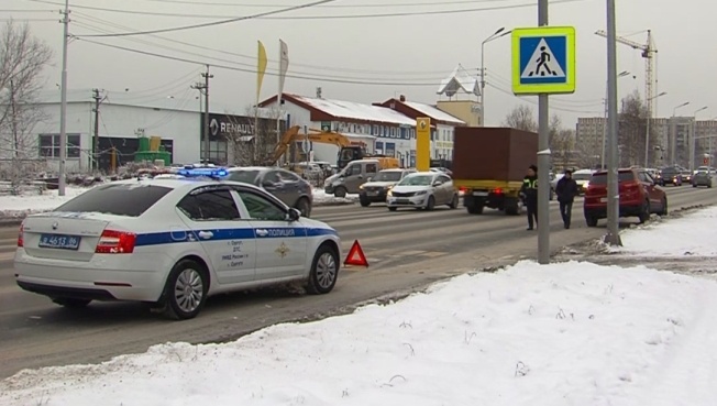 В Сургуте водитель иномарки сбил пешехода, не заметив его из-за пробки