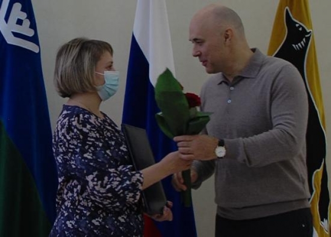 Андрей Филатов поздравил сургутских педагогов с профессиональным праздником