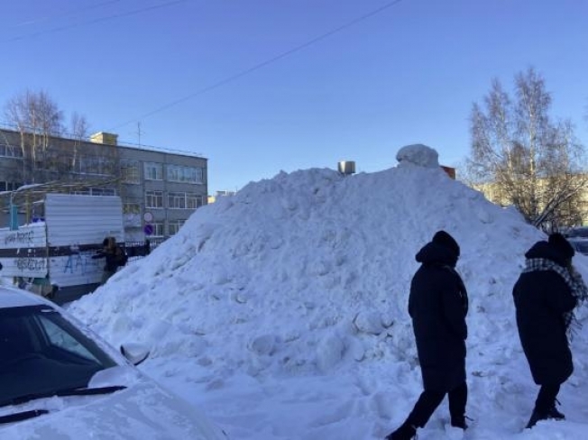 Снежных гор во дворах Сургута этой зимой не будет