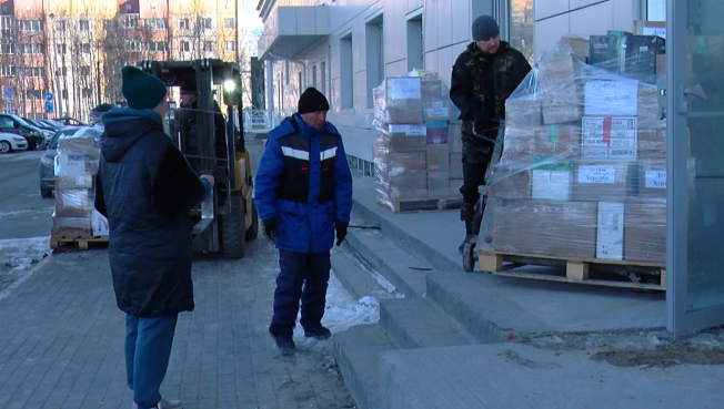 Из Сургута детям Донбасса отправили одежду и обувь