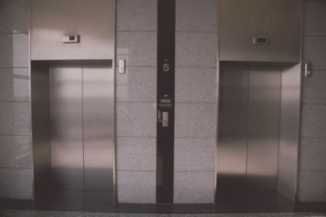 В Сургуте полным ходом идет кампания по замене лифтов