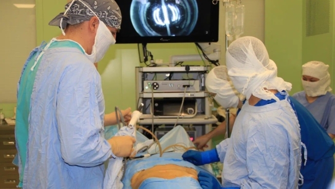Сургутские хирурги внедрили инновационный метод лечения грыж