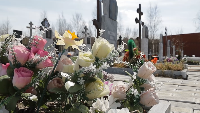 В Сургуте расторгли контракт с подрядчиком, который отвечал за подготовку могил на городском кладбище