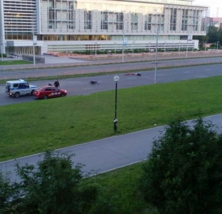 В Сургуте на проспекте Ленина сегодня ночью разбился мотоциклист // ФОТО 18+