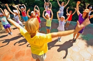 В Югре открылись горячие линии по вопросам летнего отдыха детей