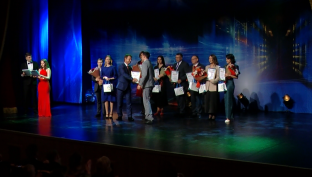 Сургутяне вошли в число призеров окружного конкурса «Педагог года»