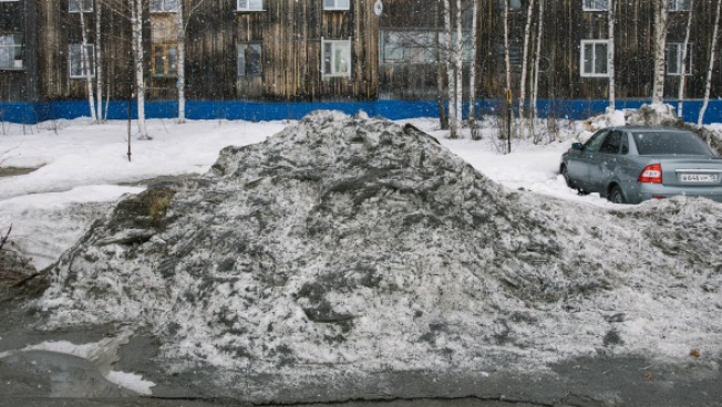 Власти Белого Яра пообещали расчистить поселок от снега в течение недели