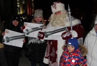 В Югре Деды Морозы поддержали всероссийскую акцию «Пристегнись, Россия!»