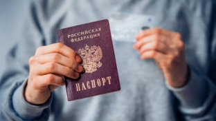 В России обычные паспорта заменят на электронные