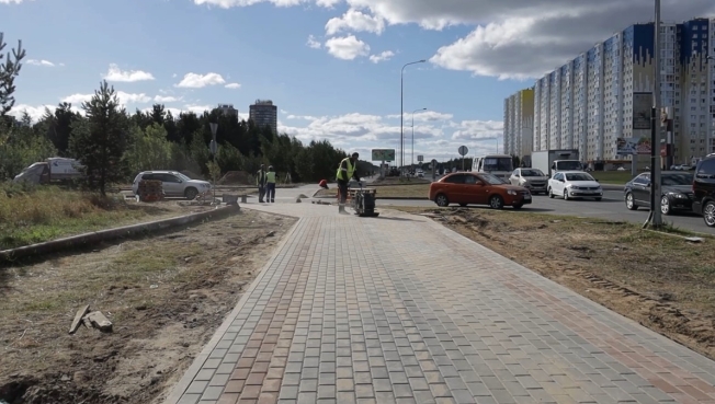 Через две недели напротив ТРЦ "Аура" появится новый тротуар