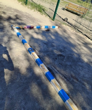 В Нефтеюганске на ребенка упали футбольные ворота