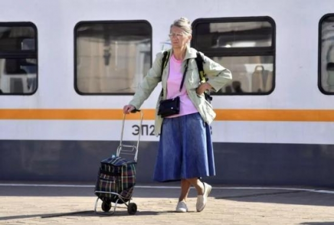 Пенсионеры смогут путешествовать по России ж/д транспортом со скидкой