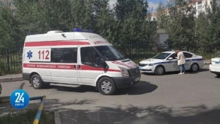 В Сургуте мальчик на самокате врезался в машину. Ребенка госпитализировали