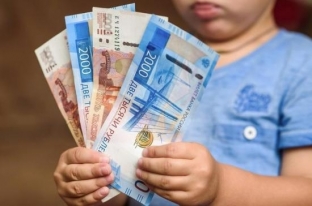 Правительство России выделило дополнительные средства на выплаты при рождении третьего ребенка