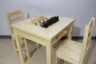 В сургутской колонии наладили производство шахматных столов