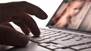 Лангепасца ожидает суд за развращение несовершеннолетней в интернете