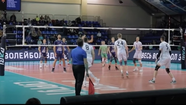 Волейболисты из Сургута дали бой чемпиону России