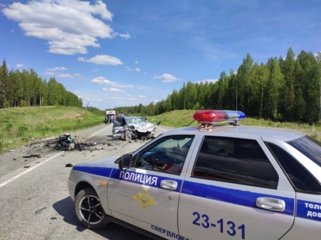 На границе Югры и Свердловской области в ДТП погибли четыре человека, в том числе двое детей