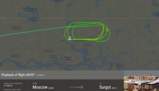 Трудности с посадкой: два самолета более получаса кружили над Сургутом // ВИДЕО
