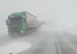 В Сургутском районе из-за плохой погоды ограничили движение транспорта