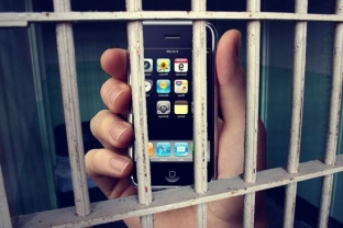 Россиян защитят от телефонных мошенников. В Госдуме приняли закон о блокировке связи в колониях и СИЗО