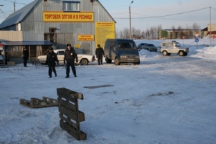 СМИ: На рынке в Сургуте в ходе обыска изъяли гранатомет