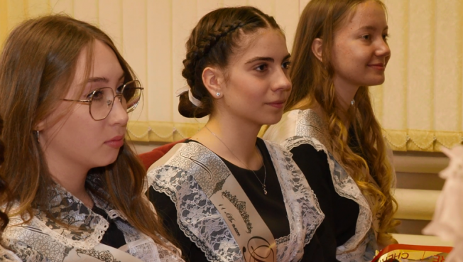 Более 60 процентов выпускников Сургутского района планируют поступить в вузы