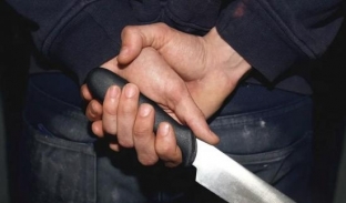 В отношении сургутянина, который набросился с ножом на трех женщин, возбуждено уголовное дело