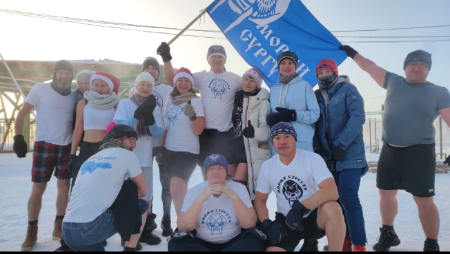 Более сотни сургутян вышли на старт забега на Кубок кристальной трезвости в 40-градусный мороз