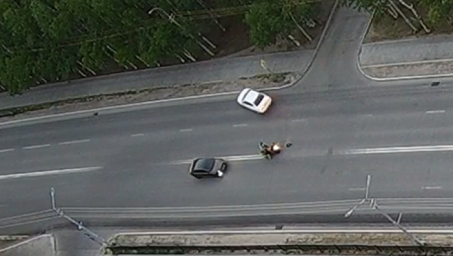 В Сургуте невнимательность автомобилиста стала причиной ДТП с участием мотоциклиста
