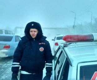 Дорожные инспекторы Сургута оказывают помощь водителям