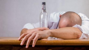 Смертность от алкоголя в России снизилась почти на треть