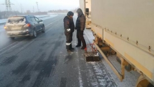 38 водителям помогли госавтоинспекторы Югры за неделю морозов