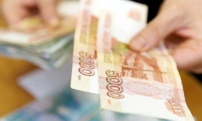 Родители школьников получат по 10 тысяч рублей до 17 августа