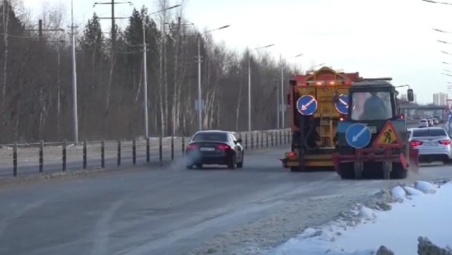 С начала сезона с сургутских дорог вывезено 13 тысяч машин снега