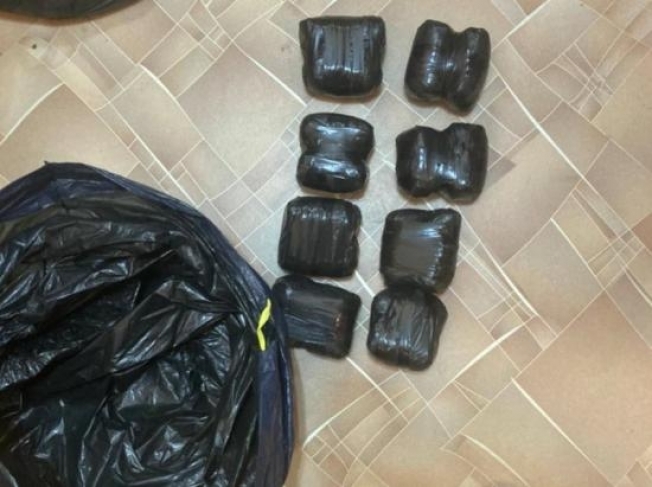 Полицейские Сургутского района задержали иностранца с крупной партией наркотиков